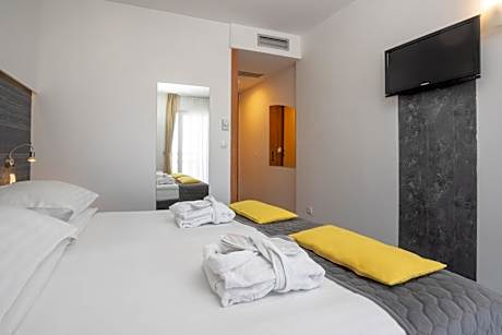 Classic Twin Room with Balcony - Sea Side