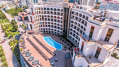 Colosseum Marina Hotel