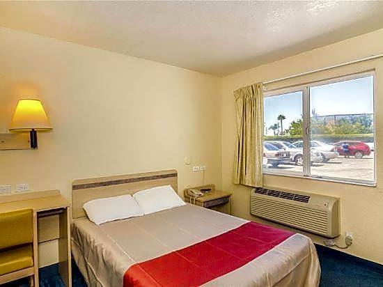 Motel 6-Sepulveda, CA - Los Angeles - Van Nuys - North Hills
