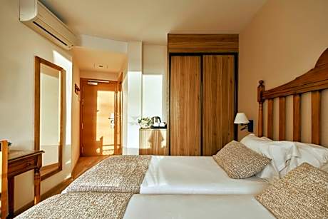 Classic Room Pool View