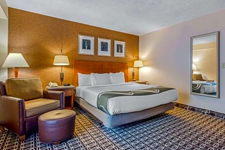 King Room with Roll-In Shower - Hearing Accessible/Non-Smoking