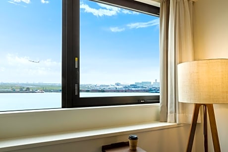 Standard Twin Room with Airport and River View