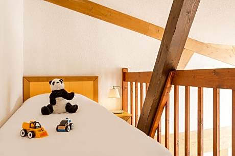 One-Bedroom Apartment with Sleeping Alcove (6 People)