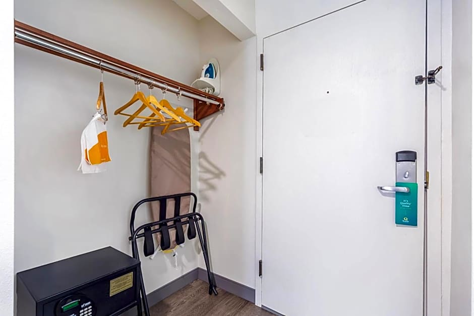 Quality Inn & Suites NJ State Capital Area