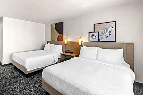 Queen Room with Two Queen Beds and Mobility Accessible Tub