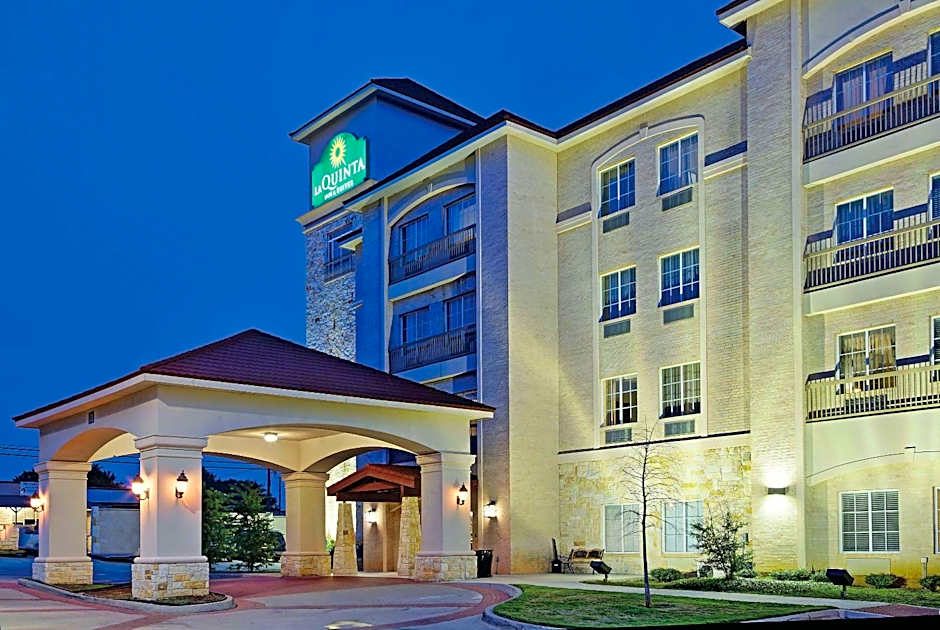 La Quinta Inn & Suites by Wyndham DFW Airport West - Euless