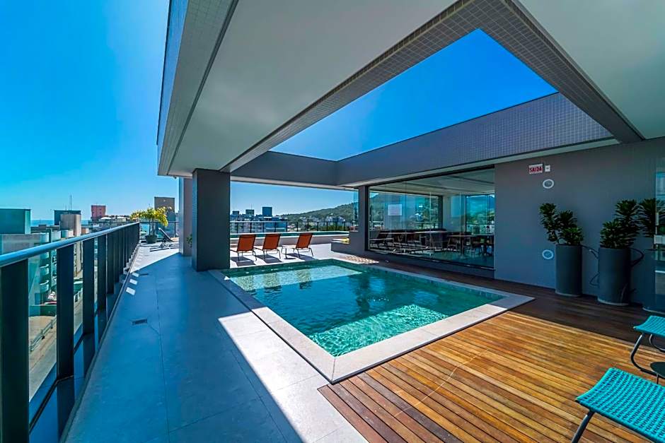 Adra 105 - Excelente apartamento no centro de Bombinhas - Rooftop com piscina e academia - À poucos metros da praia - (Consultar serviços de roupas de cama e banho)