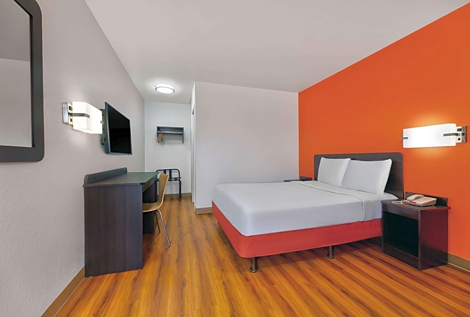 Motel 6-Columbus, GA