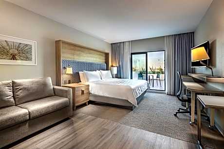 Deluxe King Room - Non-Smoking