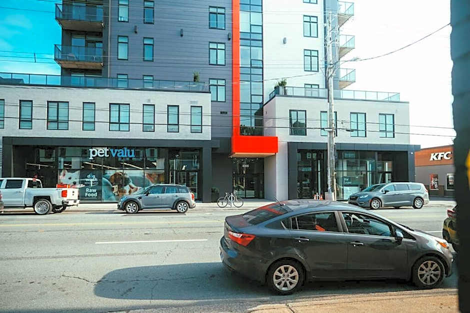 Luxury 1BR Penthouse Apt In Central Halifax