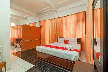 RedDoorz @ Tuktuk Danau Toba