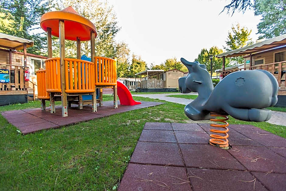 hu Altomincio Village