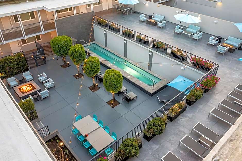 Hotel Lucent