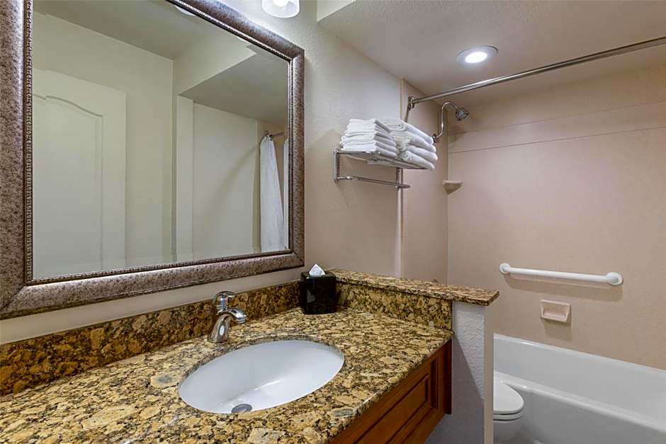 Best Western Plus A Wayfarer's Inn & Suites