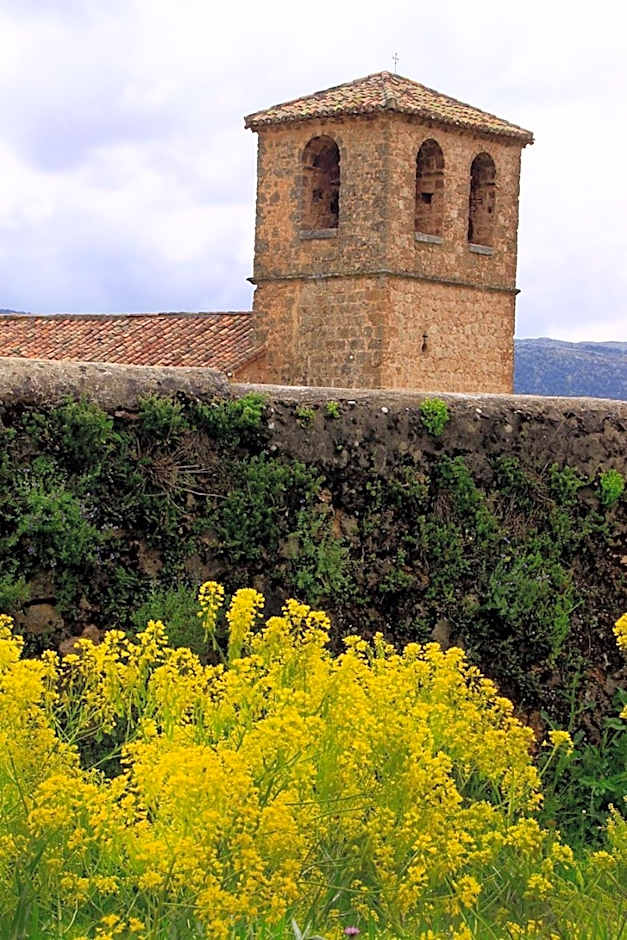 Hotel Royo Guarde-Puente Faco, junto al río Mundo
