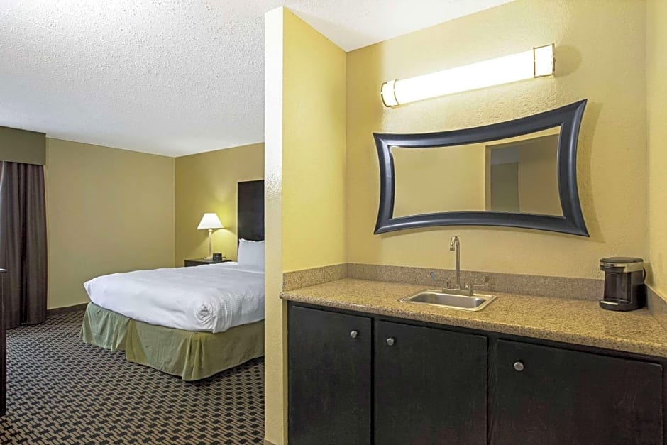 La Quinta Inn & Suites by Wyndham Salina