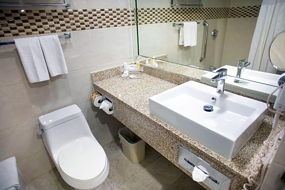 Best Western Plus Monterrey Colon