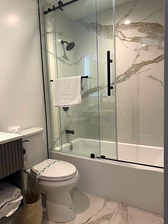 Hotel Rudra - Hollywood