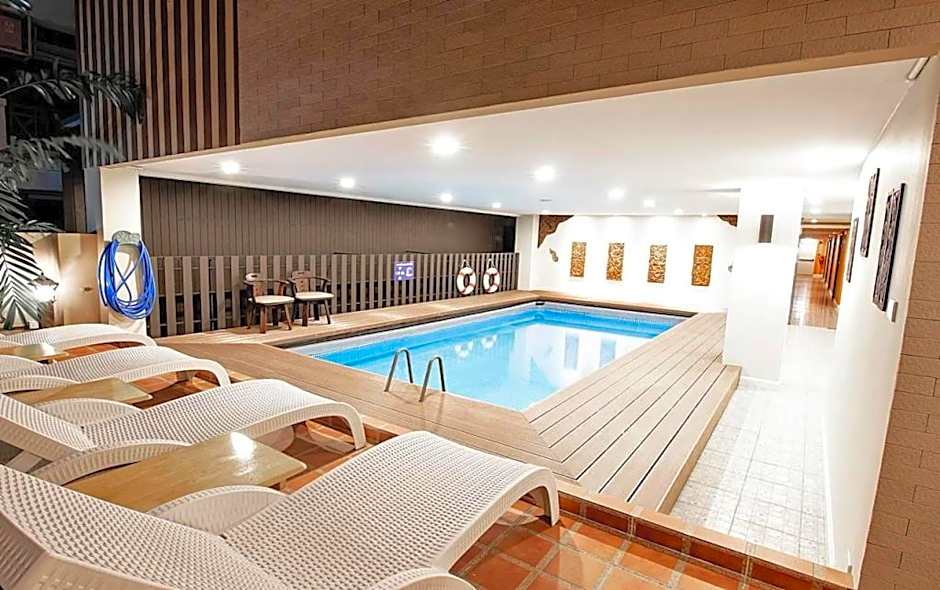 J Place Hotel