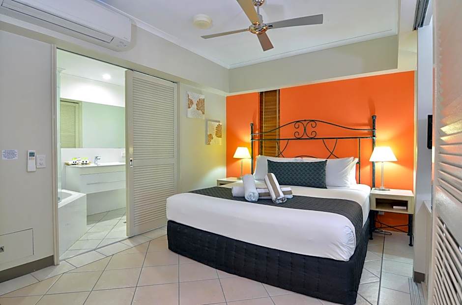 Le Cher Du Monde Adults Only