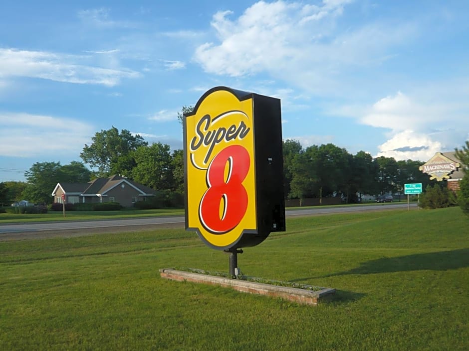 Super 8 by Wyndham Green Bay I-43 Bus. Park