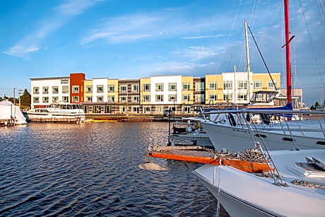 Queen Room with Two Queen Beds and Harbor View