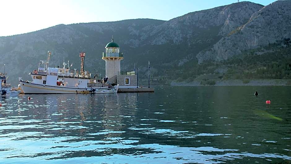 Antikyra Beach Hotel