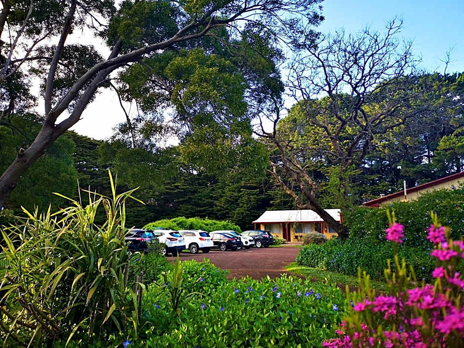 Twelve Apostles Motel & Country Retreat
