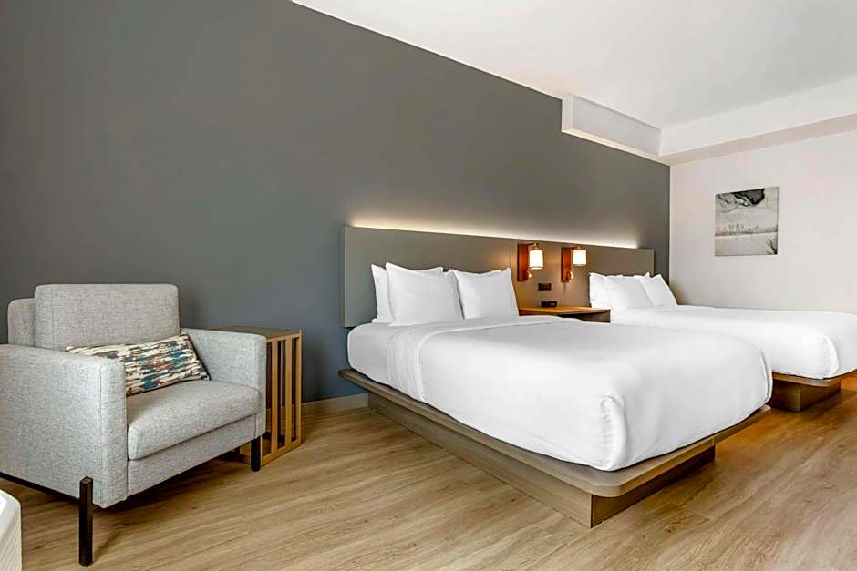Comfort Inn & Suites Newark Liberty International Airport