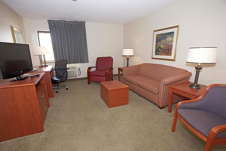 La Quinta Inn & Suites by Wyndham Detroit Southgate