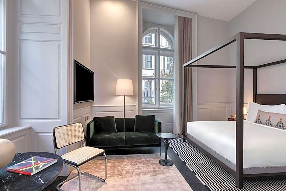 Dorothea Hotel, Budapest, Autograph Collection