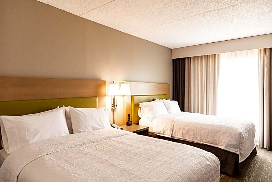 Hampton Inn & Suites Newark Airport Elizabeth