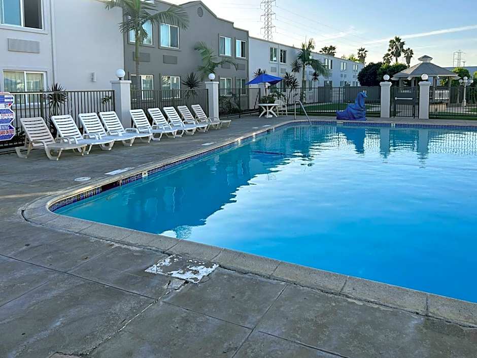 Studio 6 Suites Carson, CA