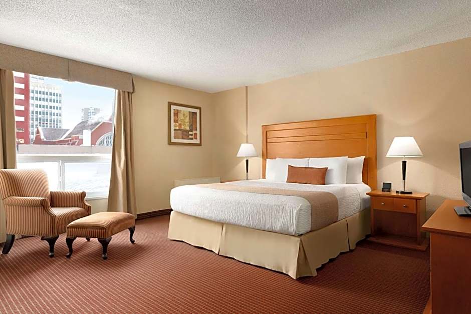 Days Inn by Wyndham Edmonton Downtown