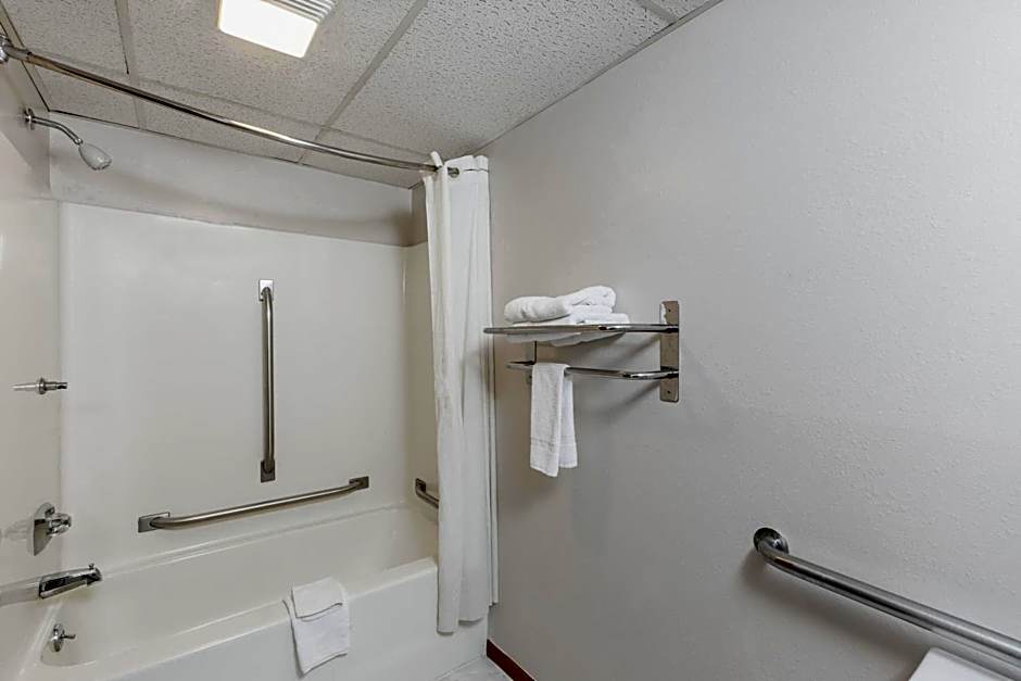 Super 8 by Wyndham Osceola IA