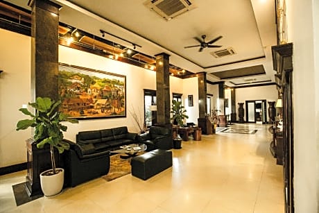 Seasons Riverside Hotel