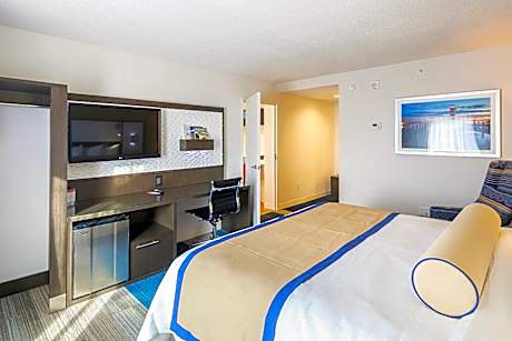 1 Bedroom Junior Suite, 1 King, Partial water view