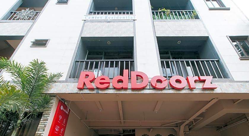 RedDoorz Plus @ Robinson's Circle (Quarantine Hotel)