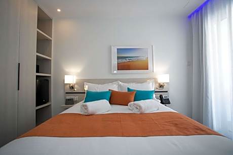 Triple Room with Queen Bed and Sofa Bed - Non-Smoking