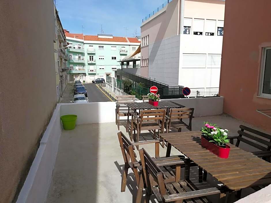 BED&SHOWER Moscavide -Self Check-In