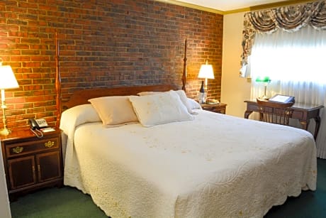 1 King Bed