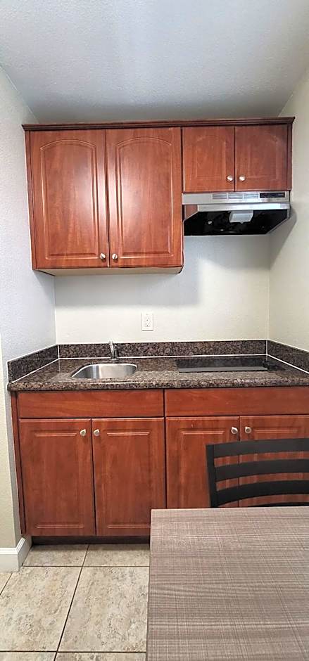 Beachwalker Inn & Suites