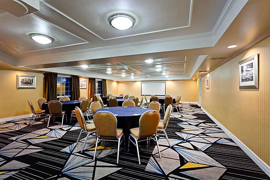 Holiday Inn & Suites San Mateo - SFO By IHG