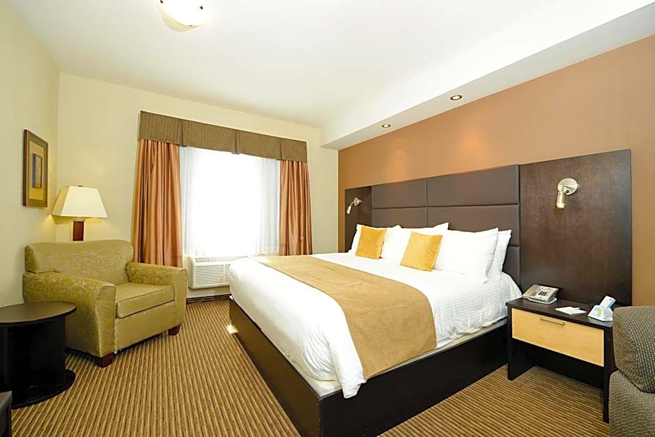 Photo 1 of 8 of 1 King Bed with Sofabed
