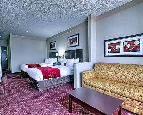 Suite with Two Double Beds and Accessible Tub - Accessible/Non-Smoking