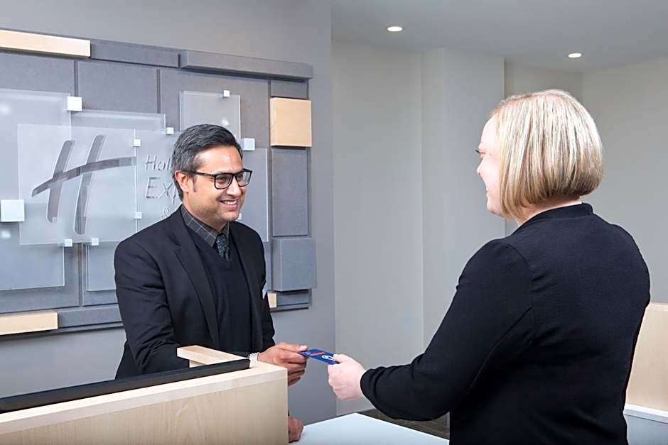 Holiday Inn Express & Suites Mississauga-Toronto Southwest By IHG