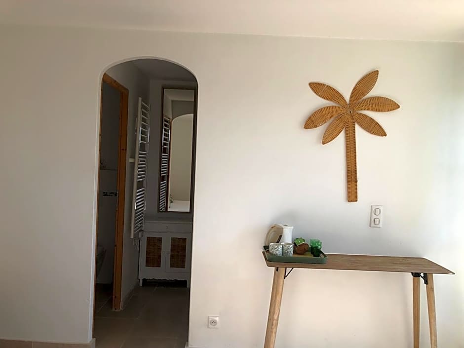 Chambre hôtes Les Garrigues CUCURON