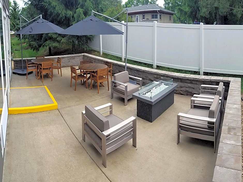 Country Inn & Suites by Radisson, Red Wing, MN