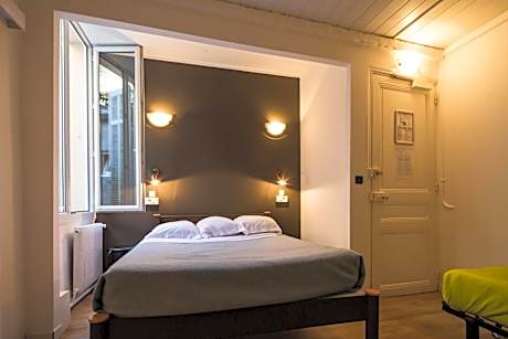 Triple Room with Bathroom