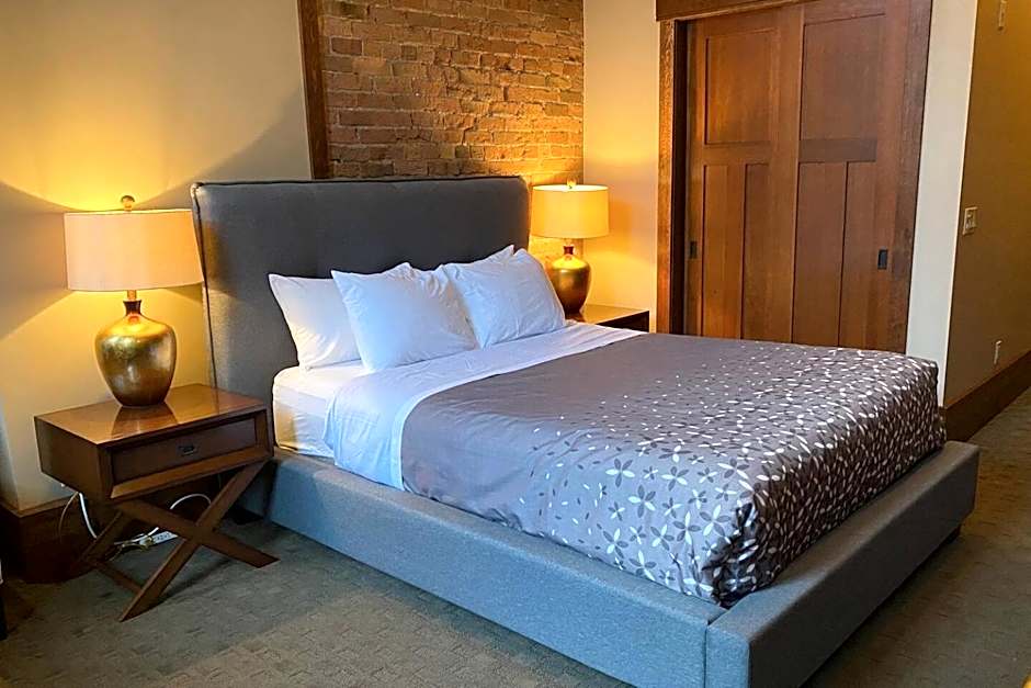 Luxurious 901 Condos by Fernie Central Reservations